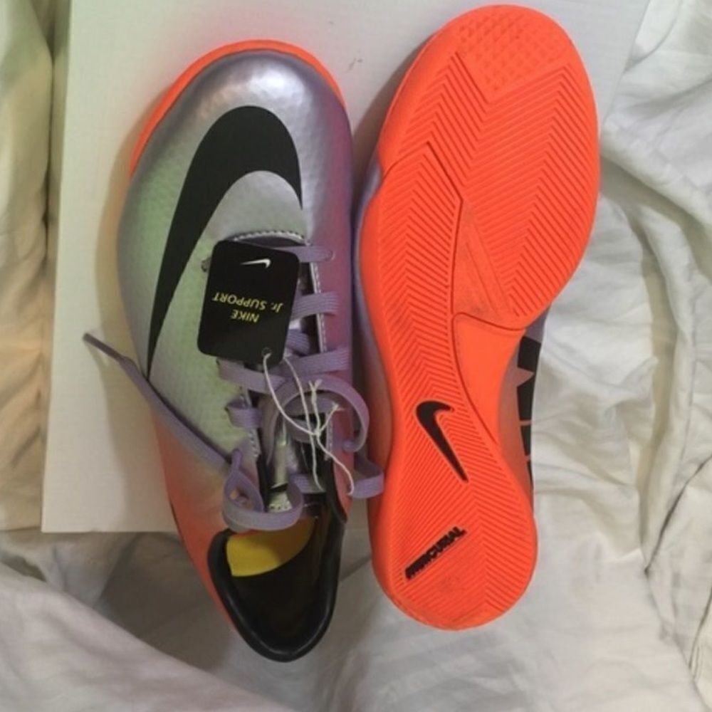 New Nike shoes - Picture 2 of 4